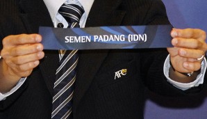 SEMEN PADANG - Fußball (Indonesien): Es drängen sich schon ein paar Wortspiele auf. Gibt aber lieber Infos: Der Klub kommt aus der indonesischen Stadt Padang, "Semen" macht in Zement und ist Hauptsponsor/Namensgeber