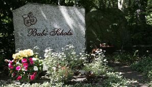 Bubi Scholz starb am 21. August 2000.