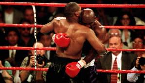 1995 stieg Tyson zurück in den Ring. 1996 holte er sich den WM-Gürtel zurück. 1997 folgte die nächste Zwangspause: Evander Holyfield, der legendärste Biss der Sportgeschichte, 15 Monate Sperre.
