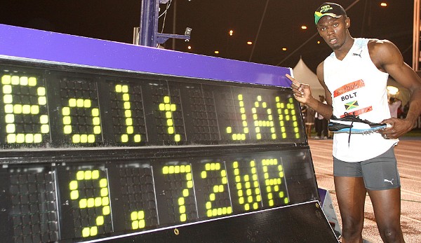 In New York City bleibt Bolt in 9,72 Sekunden zwei Hundertstel unter der Marke seines Landsmannes Asafa Powell. Der zweitplatzierte Weltmeister Tyson Gay staunt Bauklötze: "Es sah für mich so aus, als seien seine Knie auf meiner Kopfhöhe."