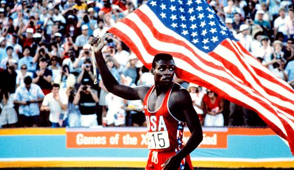 Der Weltrekord von Smith wurde schließlich im September 1988 in Seoul von Carl Lewis (Bild) gebrochen. Der US-Amerikaner benötigte 9,92 Sekunden.