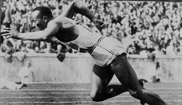Der erste ganz große Name taucht in der Weltrekordliste 1936 auf. Der US-Amerikaner Jesse Owens, der Held der Olympischen Spiele von Berlin, löste im Juni 1936 in Chicago in 10,2 Sekunden den Japaner Takayoshi Yoshioka (10,3) ab.