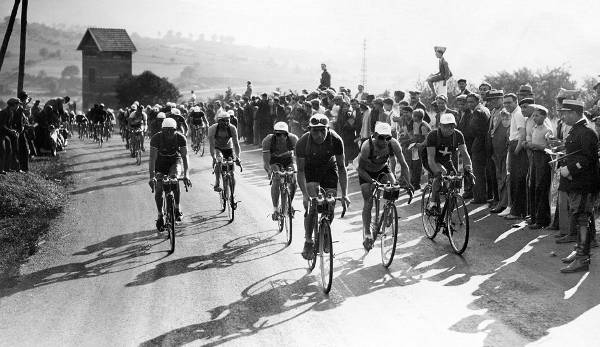 Ein Etappensieg: KURT STÖPEL (1932), OTTO WECKERLING, HEINZ WENGLER (1937), WILLI OBERBECK (1938) - Stöpel gewann 1932 die zweite Etappe und fuhr einen Tag in Gelb. Weckerling gewann eine Bergetappe, Wengler einen Teilabschnitt über 30 km.