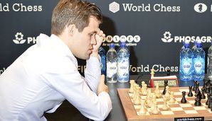 Magnus Carlsen hat in Moskau seinen WM-Titel im Blitzschach erfolgreich verteidigt.