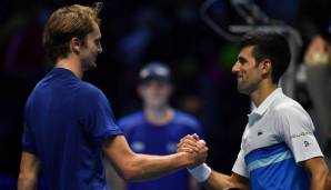 Alexander Zverev (l.) zeigt Mitgefühl mit Novak Djokovic, der bei den Australian Open nicht an den Start gehen durfte.