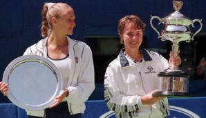 MARTINA HINGIS (r.) war bei ihrem Triumph bei den Australian Open 1997 sogar erst 16 Jahre und 3 Monate alt. Wobei extrem junge Siegerinnen bei den Damen etwas häufiger vorkommen. Bestes Beispiel ist ...