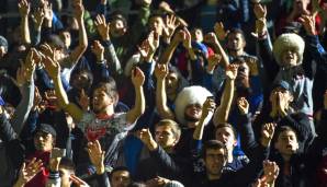 Um Khabib zuzujubeln, versammelten sich in der russischen Republik Dagestan zehntausende Fans. Für den Empfang des Volkshelden wurde kurzerhand ein Fußballstadion bei Khabibs Heimatstadt Machatschkala in Beschlag genommen.