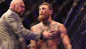 UFC-Präsident Dana White weigert sich aus Angst vor den Reaktionen der Fans nach dem Chaos, Khabib seinen Gürtel zu überreichen. Auch McGregor muss er beruhigen.