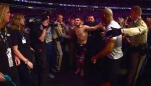 Nach dem Kampf gegen Conor McGregor kam es bei UFC 229 zur Massenschlägerei.