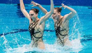 Svetlana Kolesnichenko und Svetlana Romashina bei ihrer Gold-Performance im Synchronschwimmen.