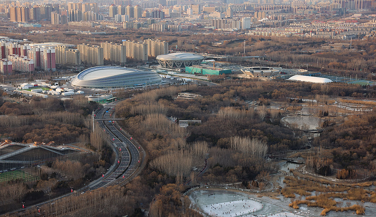 In der Peking-Zone werden Eishockey, Curling, Short-Track, Eiskunst- und Eisschnelllauf ausgetragen. Außerdem findet die Eröffnungsfeier dort statt.