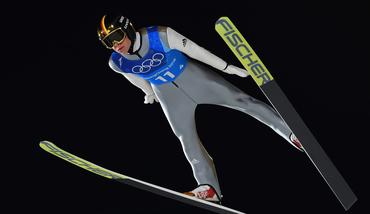 Nach Platz fünf im ersten Lauf von der Normalschanze bei Olympia 2018 sieht es für Skispringer Andreas Wellinger vor seinem zweiten Sprung nicht unbedingt nach einer Medaille aus. Dann aber fliegt der DSV-Athlet zum Rekord von 113,5 Metern.