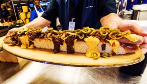 Boomstick: Die Texas Rangers bieten diesen Chili-Cheese-Dog an. Das Besondere? Er ist zwei Fuß lang, also knapp 60 Zentimeter.