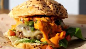 The Matador: Bareburger hat einen Imbiss im Yankee Stadium eröffnet. Dort gibt es unter anderem den Matador - ein Burger mit Bison-Fleisch, Pepper Jack (Käse), eingelegte Jalapenos, Pico de Gallo (Soße), Habanero-Mayo in einem Brioche-Brötchen.