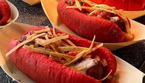 "Red Buns" servieren die Cincinnati Reds: Hot Dogs in roten Brötchen.