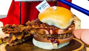 The Triple B: Steht für Bacon, Brisket (Bruststück) und Bologna (Fleischwurst). Dazu gibt es Barbecue-Soße. Die Texaner kennen da nichts!