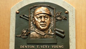 Oder 749 Complete Games absolvieren und insgesamt 511 Spiele gewinnen wie Cy Young? Der Namensgeber des Pitching-Awards war natürlich einer der besten Pitcher der frühen MLB-Geschichte und hält zahlreiche Rekorde