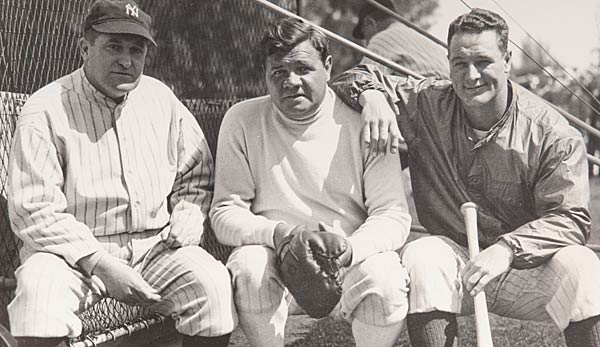 Lou Gehrig (r.) spielte viele Jahre mit Babe Ruth (M.) bei den New York Yankees unter Manager Joe McCarthy (l.).
