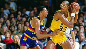 Lakers-Center Kareem Abdul-Jabbar (r.) war in 19. seiner 20 Saison NBA-All-Star