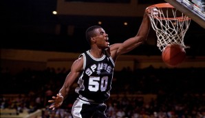 DAVID ROBINSON (San Antonio Spurs im Jahr 1990) - Stats: 24,3 Punkte, 12,0 Rebounds und 3,9 Blocks bei 53,1 Prozent aus dem Feld in 36,6 Minuten (82 Spiele)