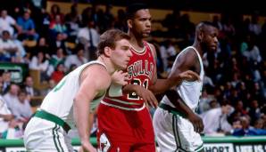STACEY KING – Heute kennt man ihn seit vielen Jahren als Experten bei Bulls-Spielen, 1992 gab King den Backup-Guard. In den Playoffs schrumpfte seine Rolle allerdings etwas, in 14 Spielen kam er auf 3,8 Punkte im Schnitt.