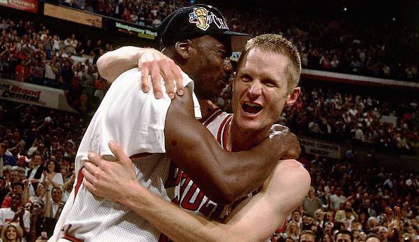 Auch als Spieler war Kerr – trotz Limitationen – ein echter Glücksbringer. Mit MJ und den Bulls gab es drei Ringe (1996-1998), danach gewann Kerr auch noch zwei Titel mit San Antonio (1999, 2003).