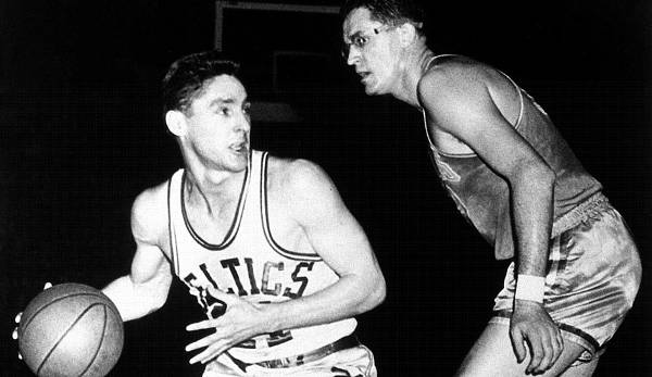 Als Spieler trug Sharman das Jersey des Erzrivalen aus Boston. Mit den Celtics sprangen vier weitere Titel heraus (1957, 1959-61).