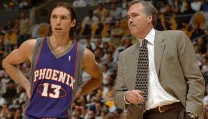 Head Coach - MIKE D'ANTONI: Der Kopf hinter dem revolutionären Spielsystem. D'Antoni etablierte bei den Suns sein berühmtes Seven-Seconds-or-Less-System, das auf extremem Up-Tempo-Basketball beruht. Nun steht er Nash als Assistent Coach zur Seite.