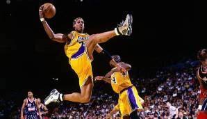 Platz 12: DENNIS RODMAN - Zugegeben, das Lakers-Kapitel des Centers liest sich nicht besonders glorreich, abgesehen vom schillernden Namen. In der Lockout-Saison 1989/99 stand Rodman in 23 Spielen auf dem Parkett - und wurde anschließend entlassen.