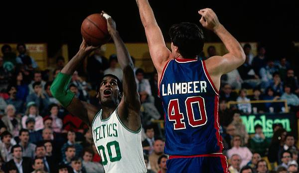 Platz 5: ROBERT PARISH vs. BILL LAIMBEER - Die Bad Boys gegen die Celtics, das gab jede Menge böses Blut. Vor allem Laimbeer war verhasst und lieferte sich unter dem Korb mit dem Chief echte Schlachten.