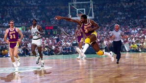 Platz 1: MAGIC JOHNSON (1979-1991, 1996) – Team: Lakers – Erfolge: 5x NBA-Champion, 3x Finals-MVP, 3x MVP, 12x All-Star, 9x First Team, 1x Second Team.
