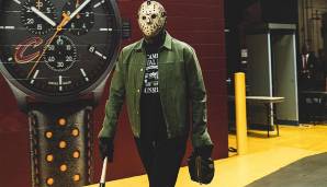 Und Kevin Love geht als Jason aus dem Film Freitag, der 13.