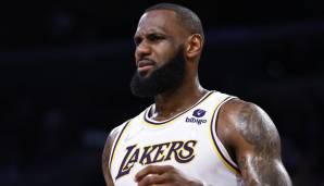 Los geht es mit ganz wilden Spekulationen zu LEBRON JAMES. Bekanntermaßen setzt Lakers-Teambesitzerin Jeanie Buss im Sommer unter anderem auf Coaching-Legende Phil Jackson als Berater - und der befürwortet angeblich einen LeBron-Trade!