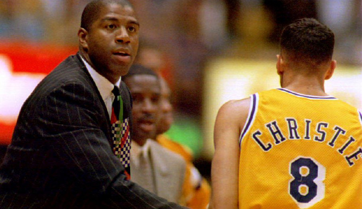 Mit der Zahlung wollten die Lakers kompensieren, dass Johnson zuvor nur je 2,5 Mio. pro Jahr verdient hatte - und dafür coachte Magic das Team in der Vorsaison 16 Spiele lang für umme. Ein Jahr später feierte er nochmal ein Comeback als Spieler.