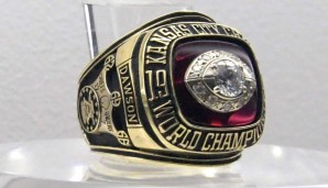 KANSAS CITY CHIEFS 1970: 23:7 gewannen die Chiefs den Super Bowl IV gegen die Vikings, die zweite Endspiel-Teilnahme schon für die Franchise. Obwohl im Jahr darauf eine positive Bilanz folgte (7-5-2), reichte es nicht für die Playoffs.