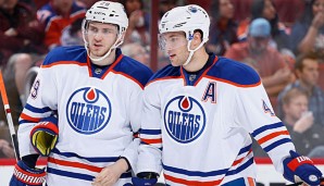 Leon Draisaitl (l.) und Taylor Hall unterlagen mit den Oilers in Vancouver