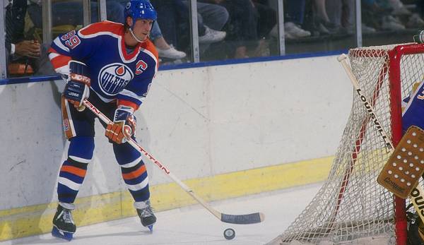 Platz 4: Wayne Gretzky (Edmonton Oilers) in der Saison 1982/83 mit 30 Spielen.
