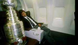 Phil Pritchard und der Stanley Cup auf dem Weg nach Russland im Sommer 1997.