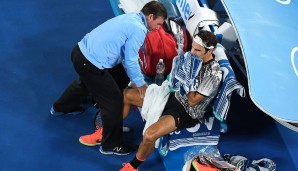 In Satz fünf musste sich Roger Federer vom Physio behandeln lassen.
