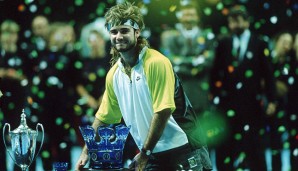 1990 erreicht Agassi bei den French Open und US Open seine ersten Grand-Slam-Finals - beide Endspiele gehen aber verloren. Dafür gelingt der Triumph im Davis Cup und bei der ATP-WM