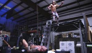 Edge besiegte seinen ehemaligen Partner Randy Orton in einem Last Man Standing Match.